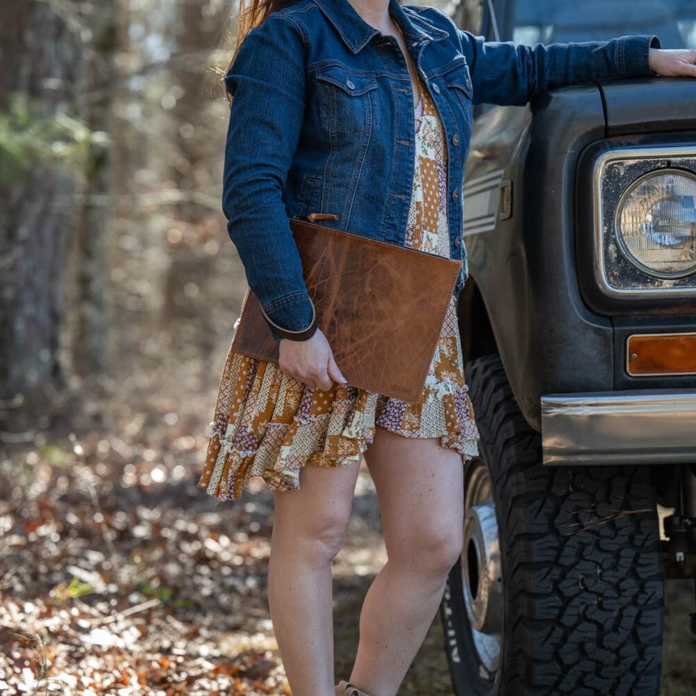FELICITY ZIPPERED CLUTCH WITH WRISTLET LARGE - PEANUT BISON