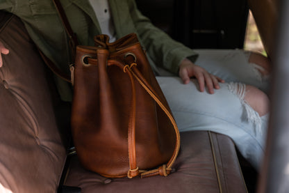 LEATHER BUCKET BAG - LARGE - WHISKY BISON | MOCHA STRAPS