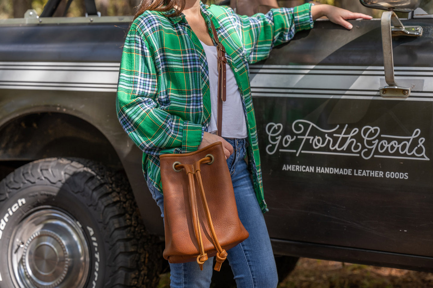 LEATHER BUCKET BAG - LARGE - WHISKY BISON | MOCHA STRAPS
