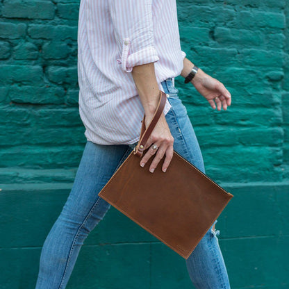 FELICITY ZIPPERED CLUTCH WITH WRISTLET LARGE - SADDLE
