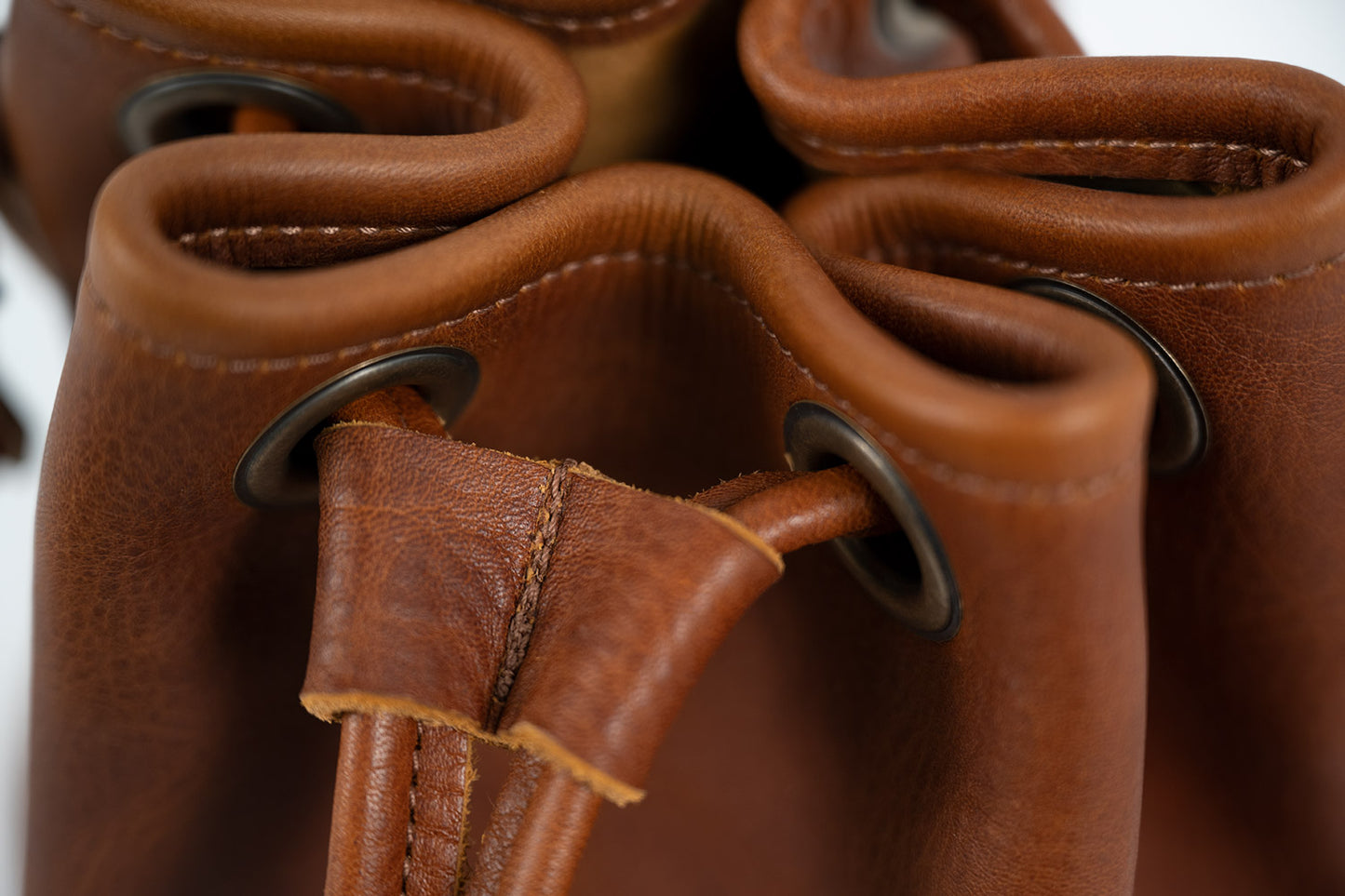 LEATHER BUCKET BAG - LARGE - WHISKY BISON | MOCHA STRAPS