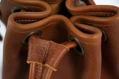 LEATHER BUCKET BAG - SMALL - BLACK BISON